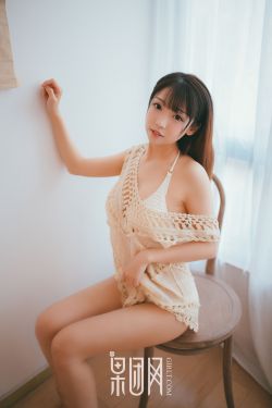 大胸美女洗澡扒奶衣挤奶